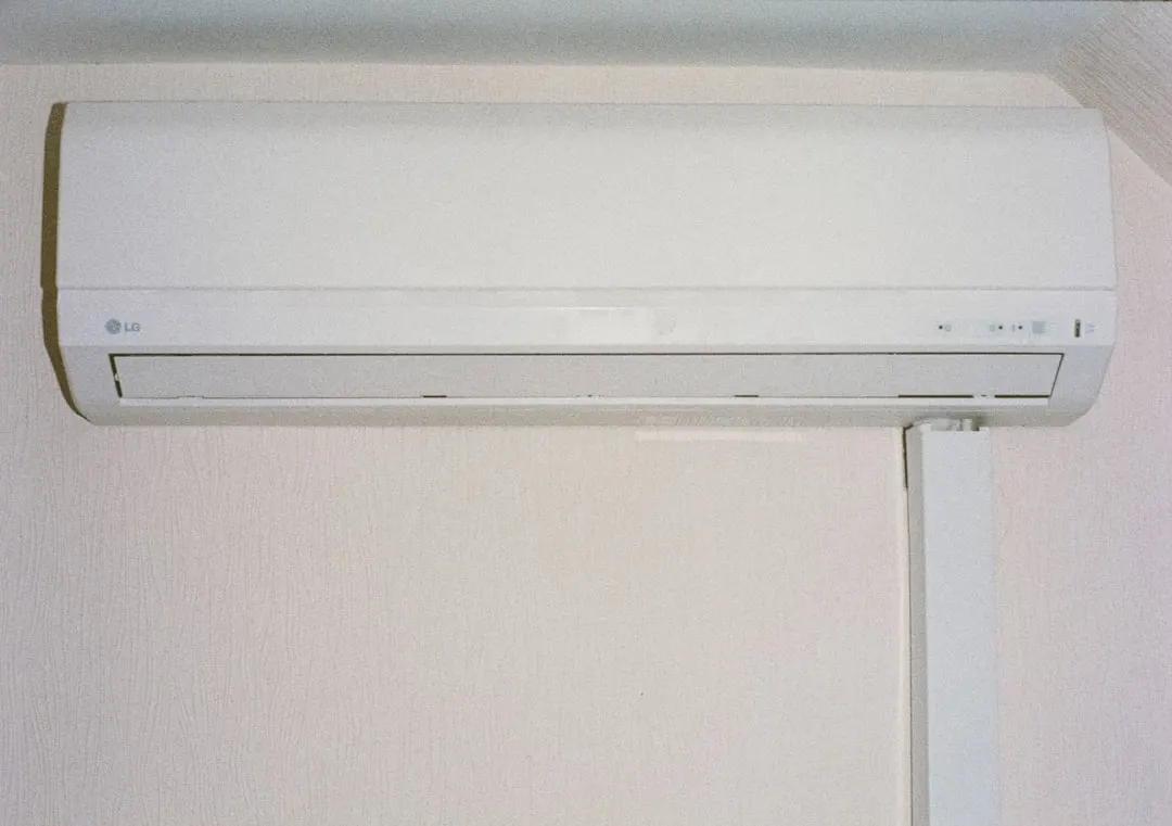 Wall-mounted ductless mini-split indoor unit in a Houston living room